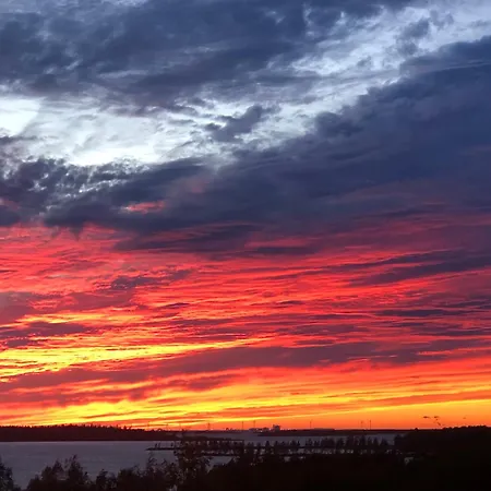 Two Bedroom View To The Sea Glassed Balcony Free Private Parking *